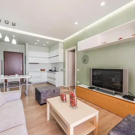 Apartament St House