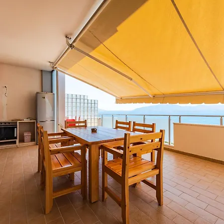 St Beach House Διαμέρισμα *